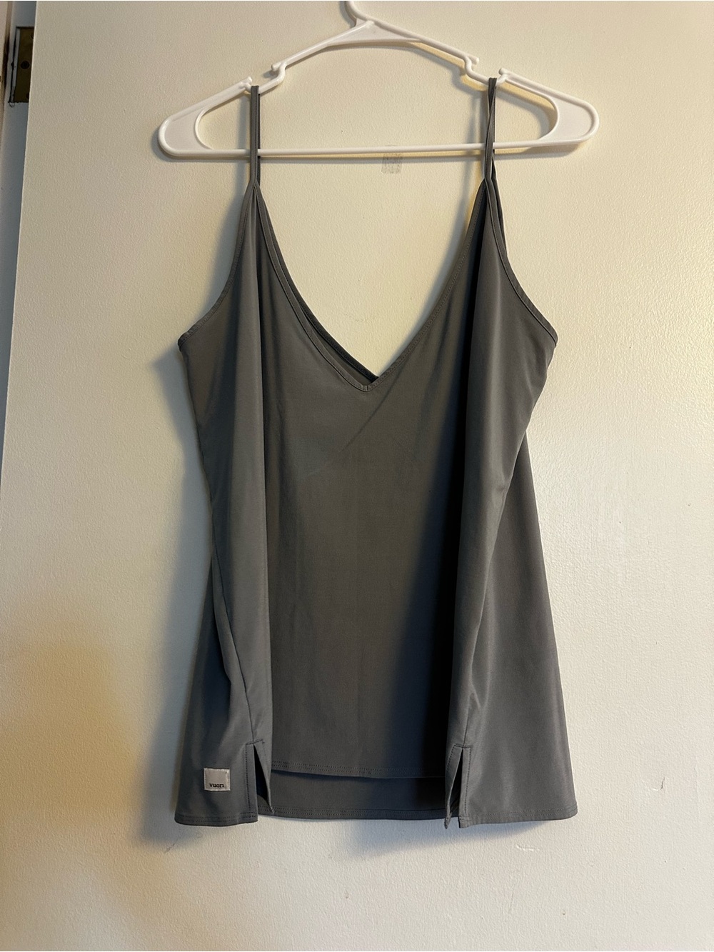 Vuori Villa Tank Gray V-Neck Slip Camisole grey size L